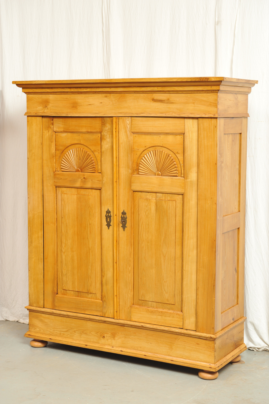 Biedermeier Dielenschrank Esche