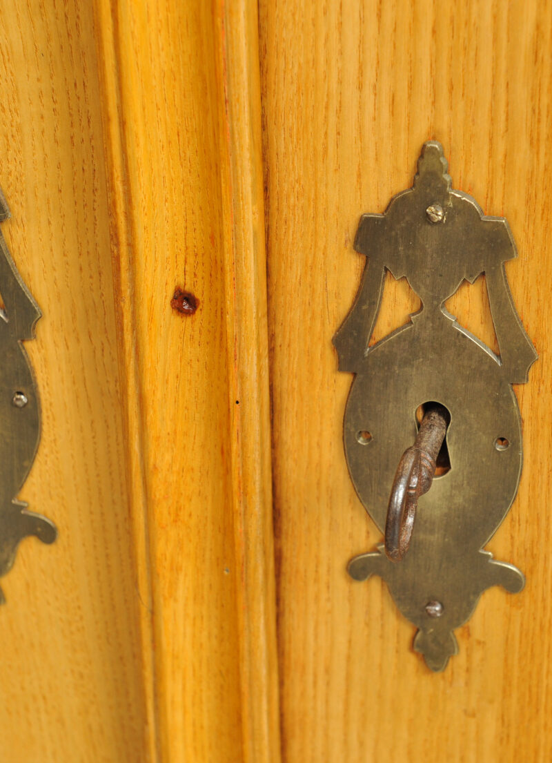 Detail Biedermeier Dielenschrank Esche