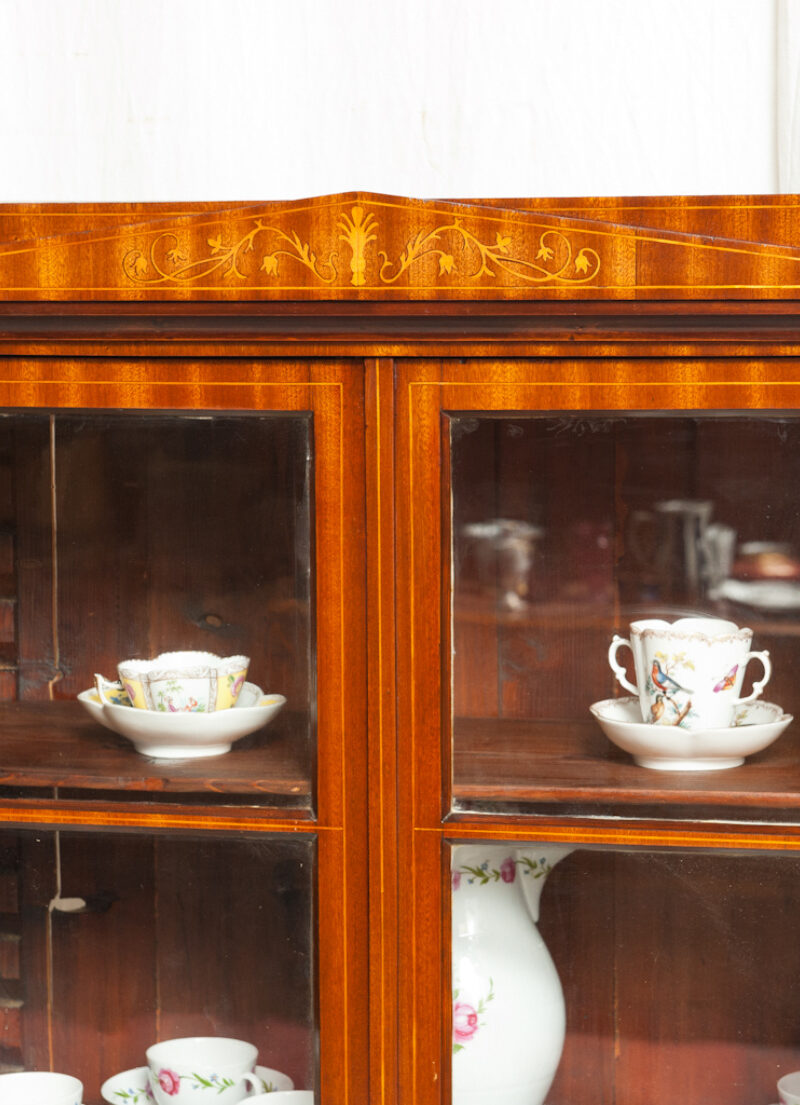 Detail kleiner Vitrinenschrank Biedermeier Mahagoni