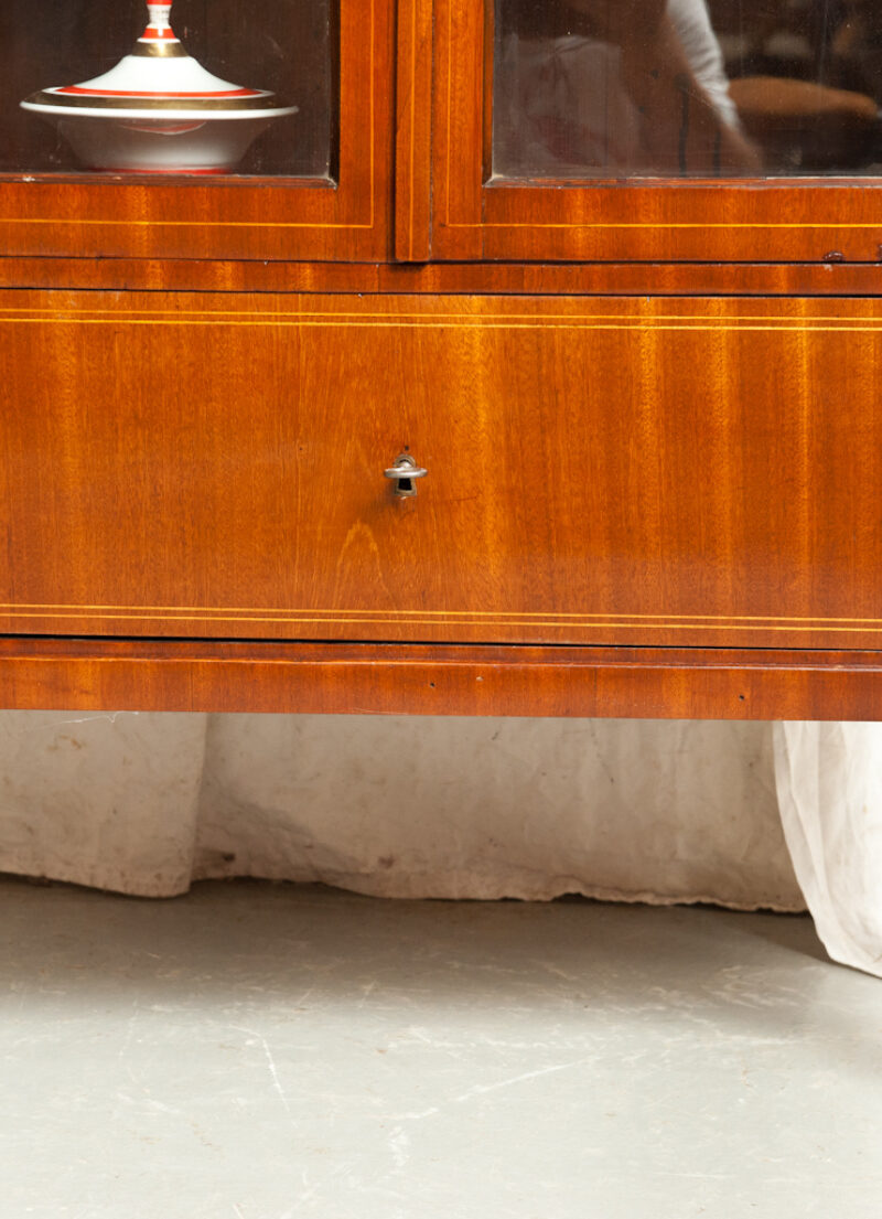 Detail kleiner Vitrinenschrank Biedermeier Mahagoni