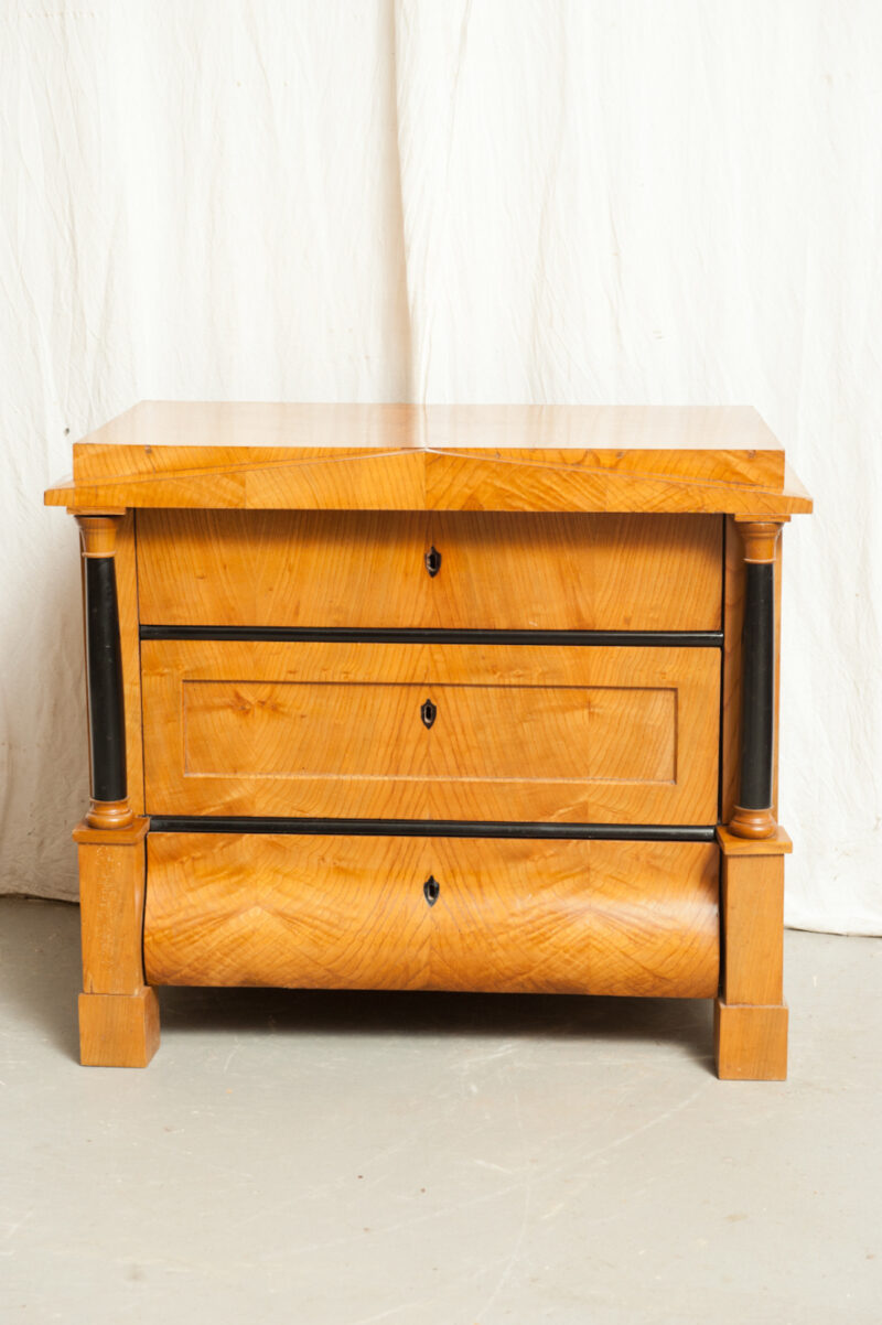 Kommode Biedermeier Esche eingestellte Säulen