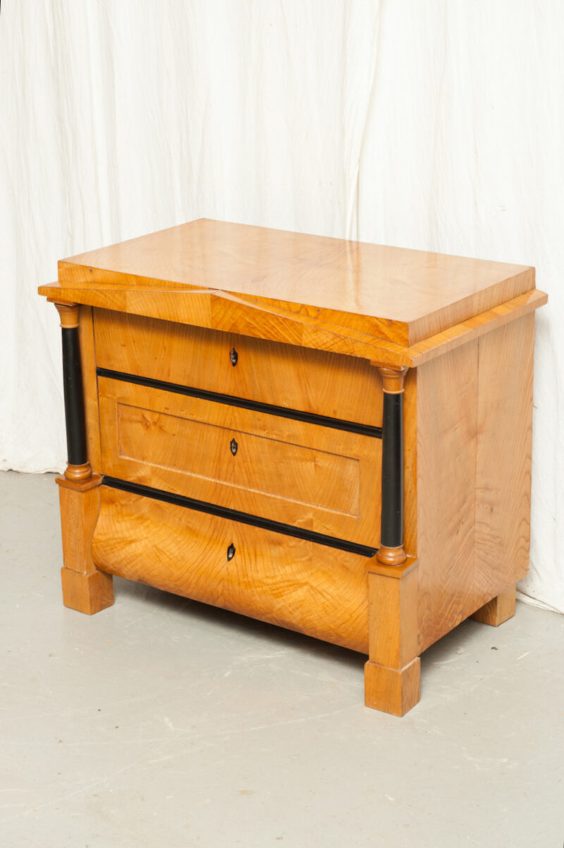 Kommode Biedermeier Esche eingestellte Säulen