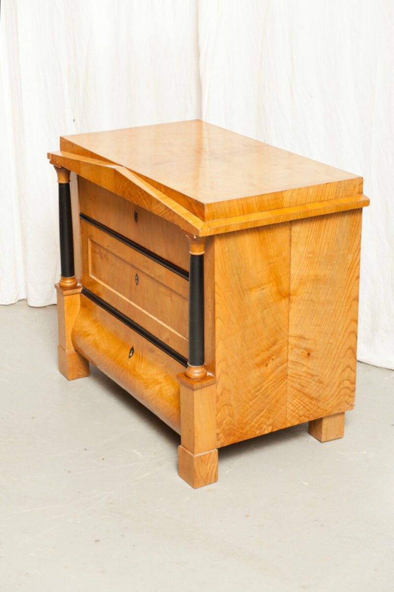 Kommode Biedermeier Esche eingestellte Säulen