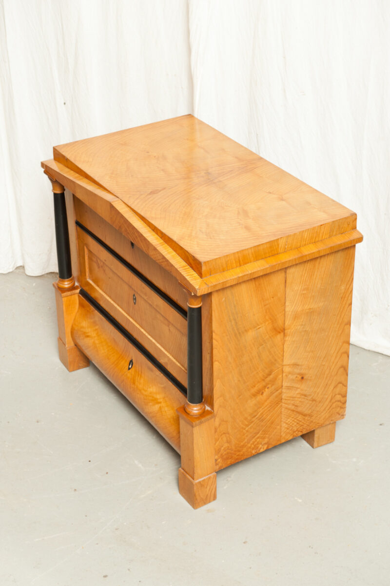 Kommode Biedermeier Esche eingestellte Säulen