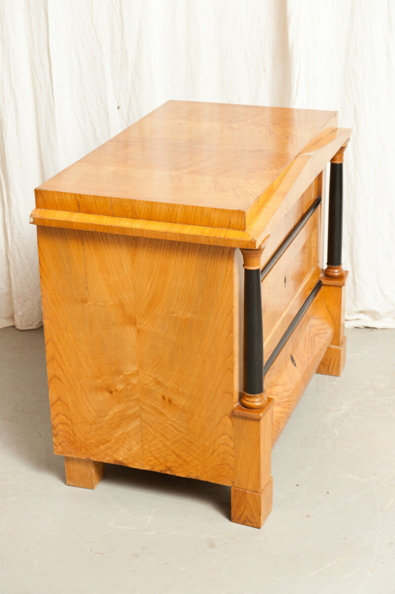 Kommode Biedermeier Esche eingestellte Säulen
