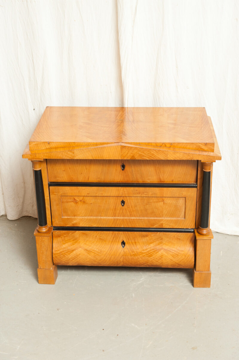 Kommode Biedermeier Esche eingestellte Säulen