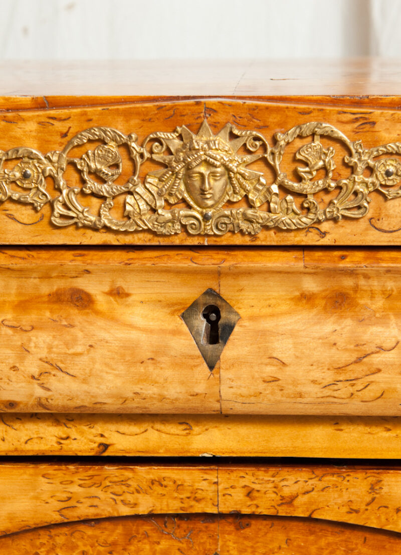 Detail Biedermeier Schreibschrank karelische Birke