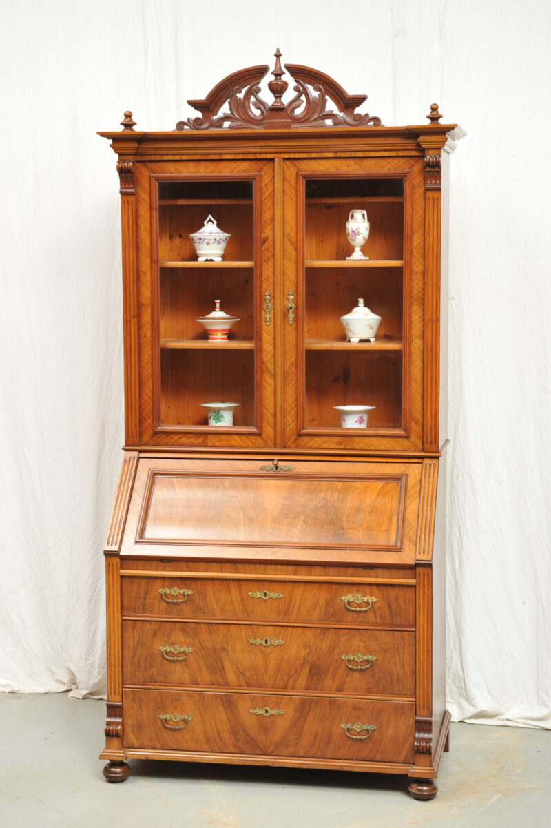 Schrägklappensekretär mit Aufsatzvitrine Gründerzeit Nussbaum