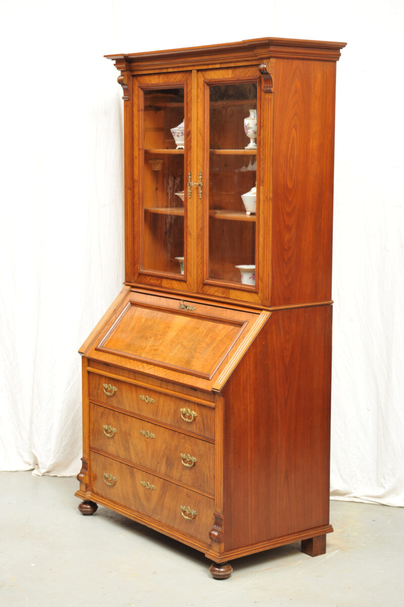Schrägklappensekretär mit Aufsatzvitrine Gründerzeit Nussbaum