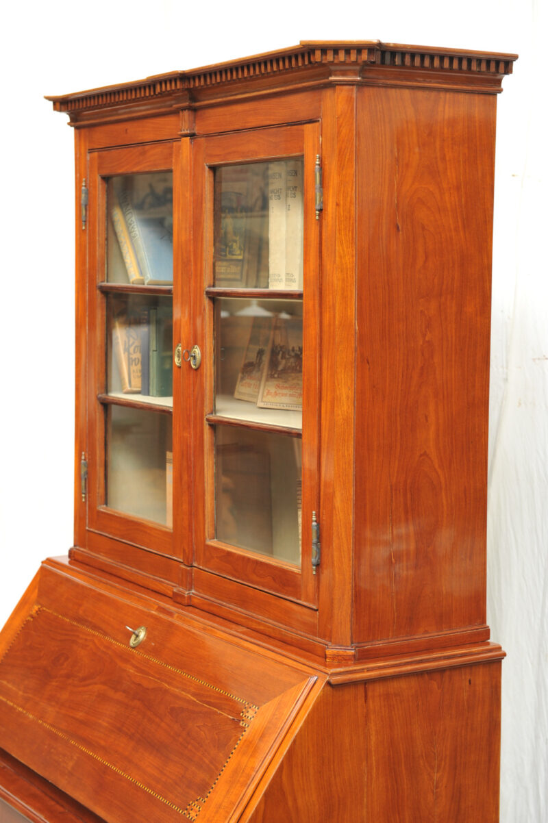 Detail Louis Seize Aufsatzsekretär mit Feldermarketerie