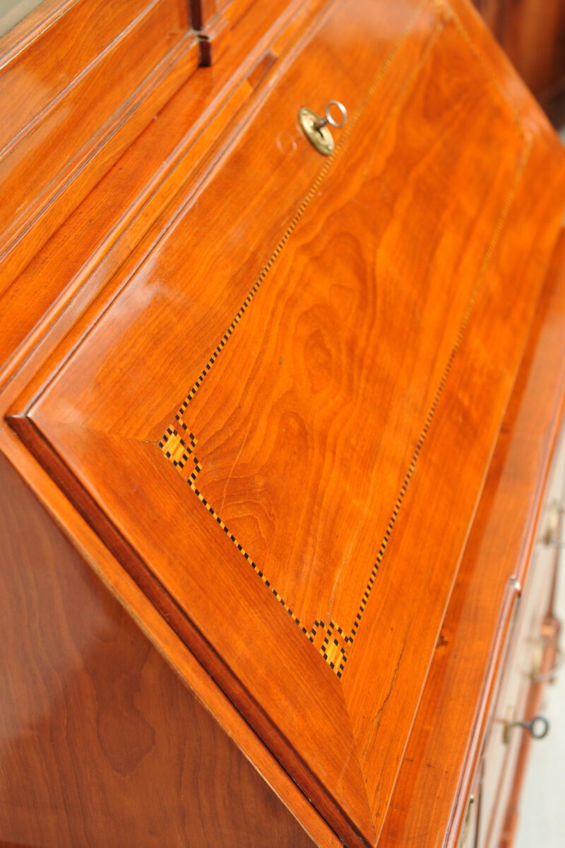 Detail Louis Seize Aufsatzsekretär mit Feldermarketerie