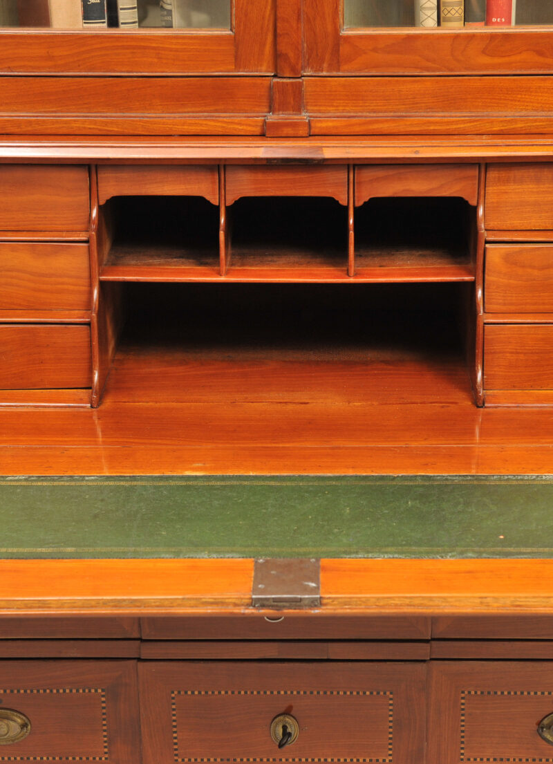 Detail Louis Seize Aufsatzsekretär mit Feldermarketerie