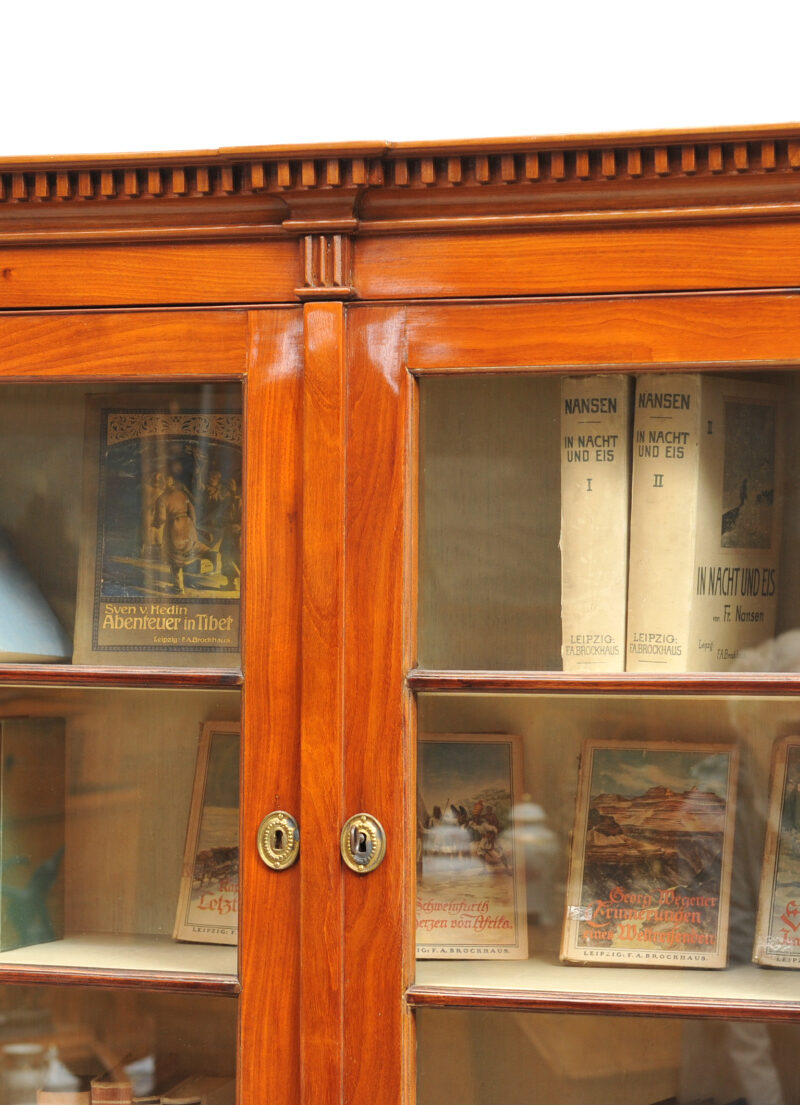 Detail Louis Seize Aufsatzsekretär mit Feldermarketerie