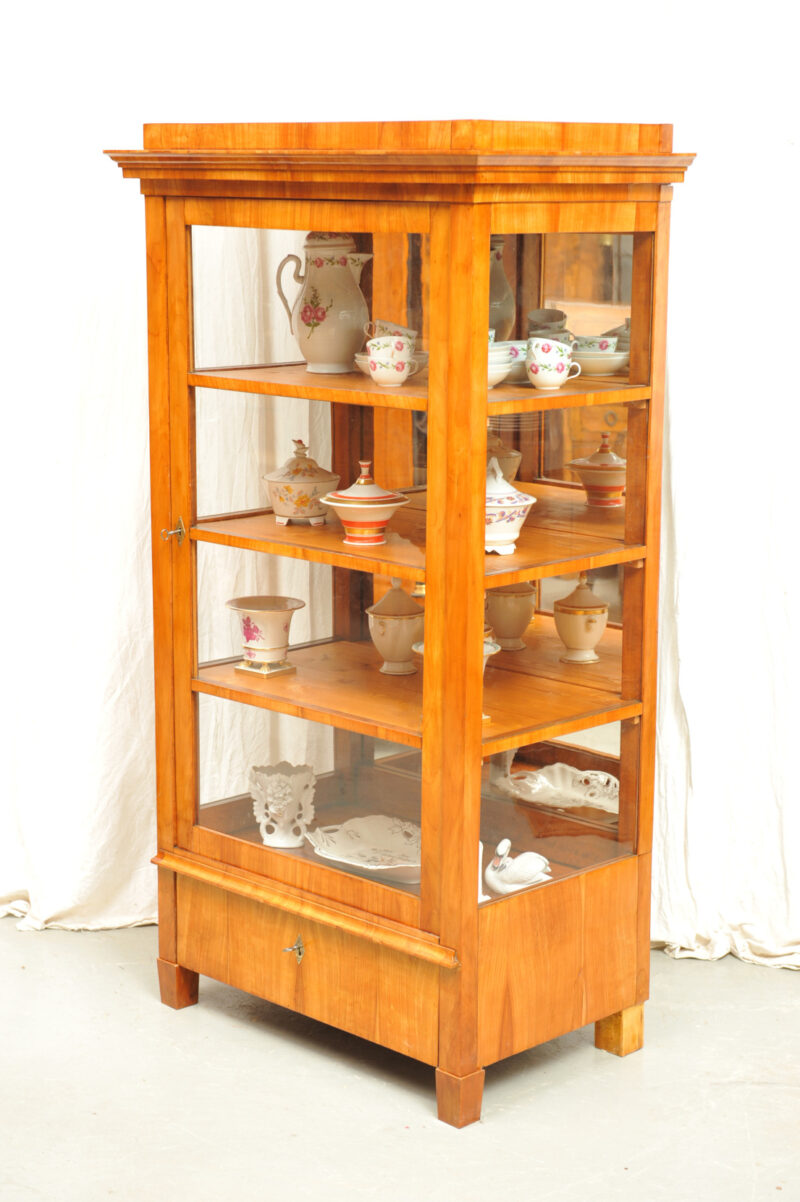 Biedermeier_Vitrine_Kirsche_3608 (1) dreiseitig verglaste Vitrine Biedermeier Kirsche