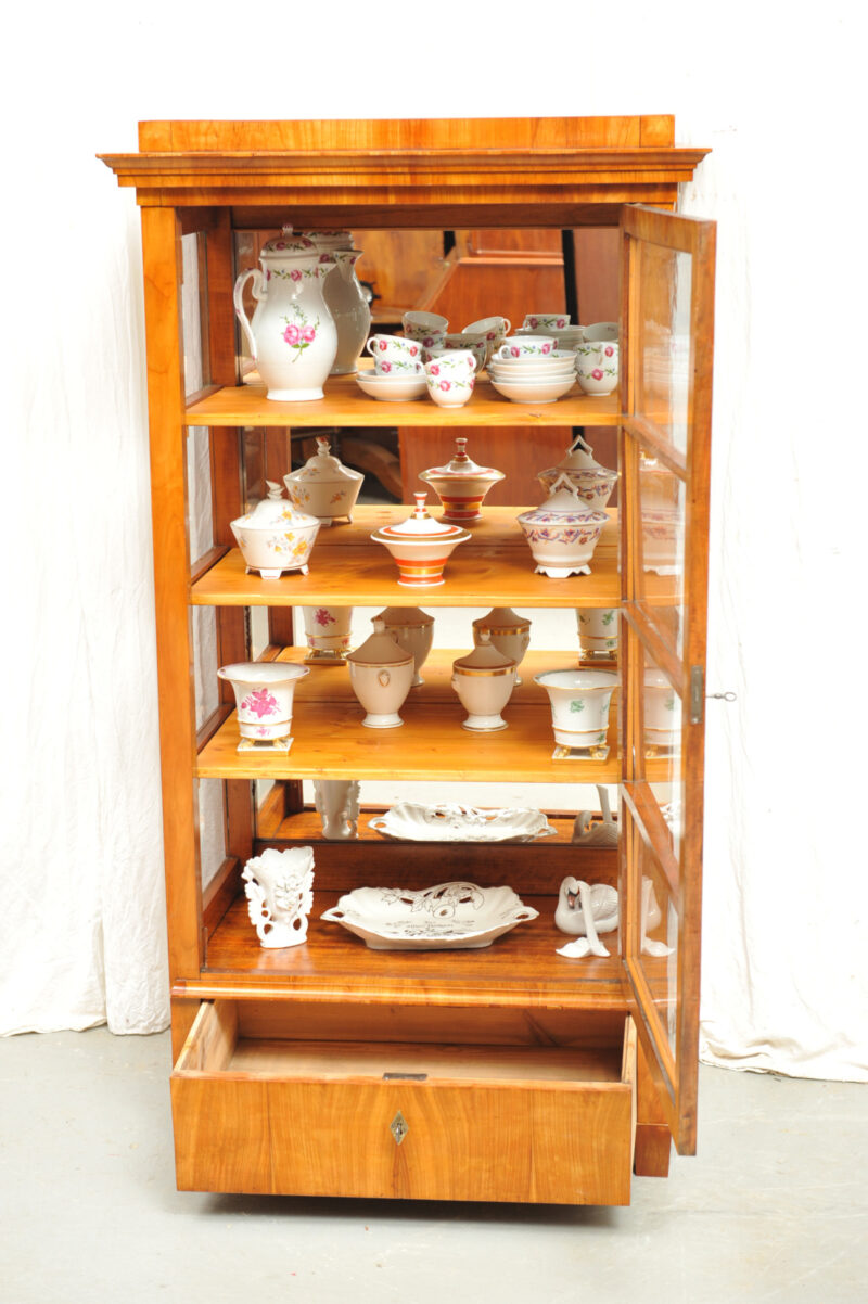 Biedermeier_Vitrine_Kirsche_3608 (5) dreiseitig verglaste Vitrine Biedermeier Kirsche