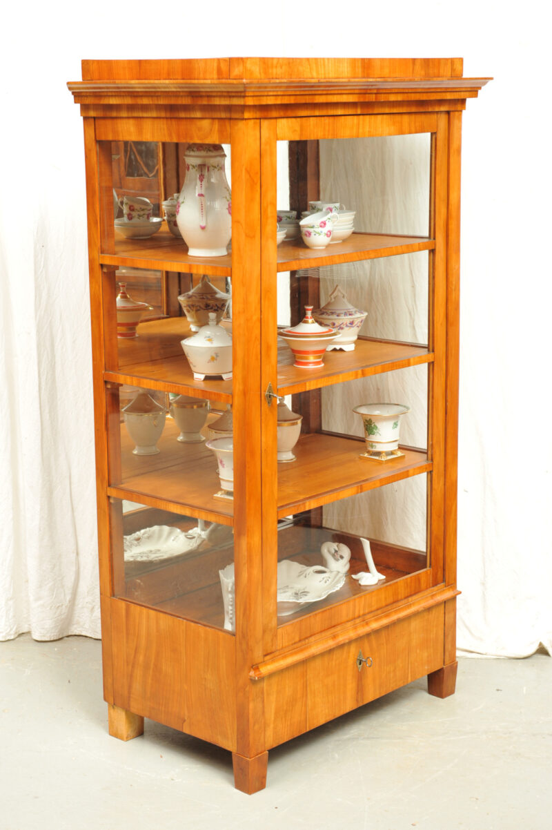 Biedermeier_Vitrine_Kirsche_3608 (8) dreiseitig verglaste Vitrine Biedermeier Kirsche