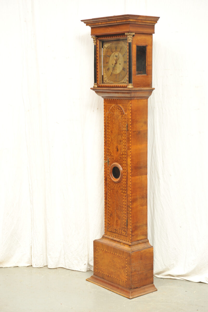 Bodenstanduhr mit reicher Marketerie