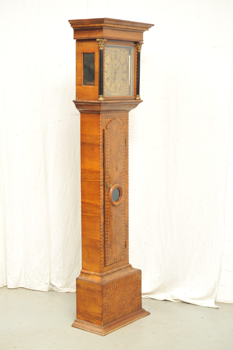 Bodenstanduhr mit reicher Marketerie