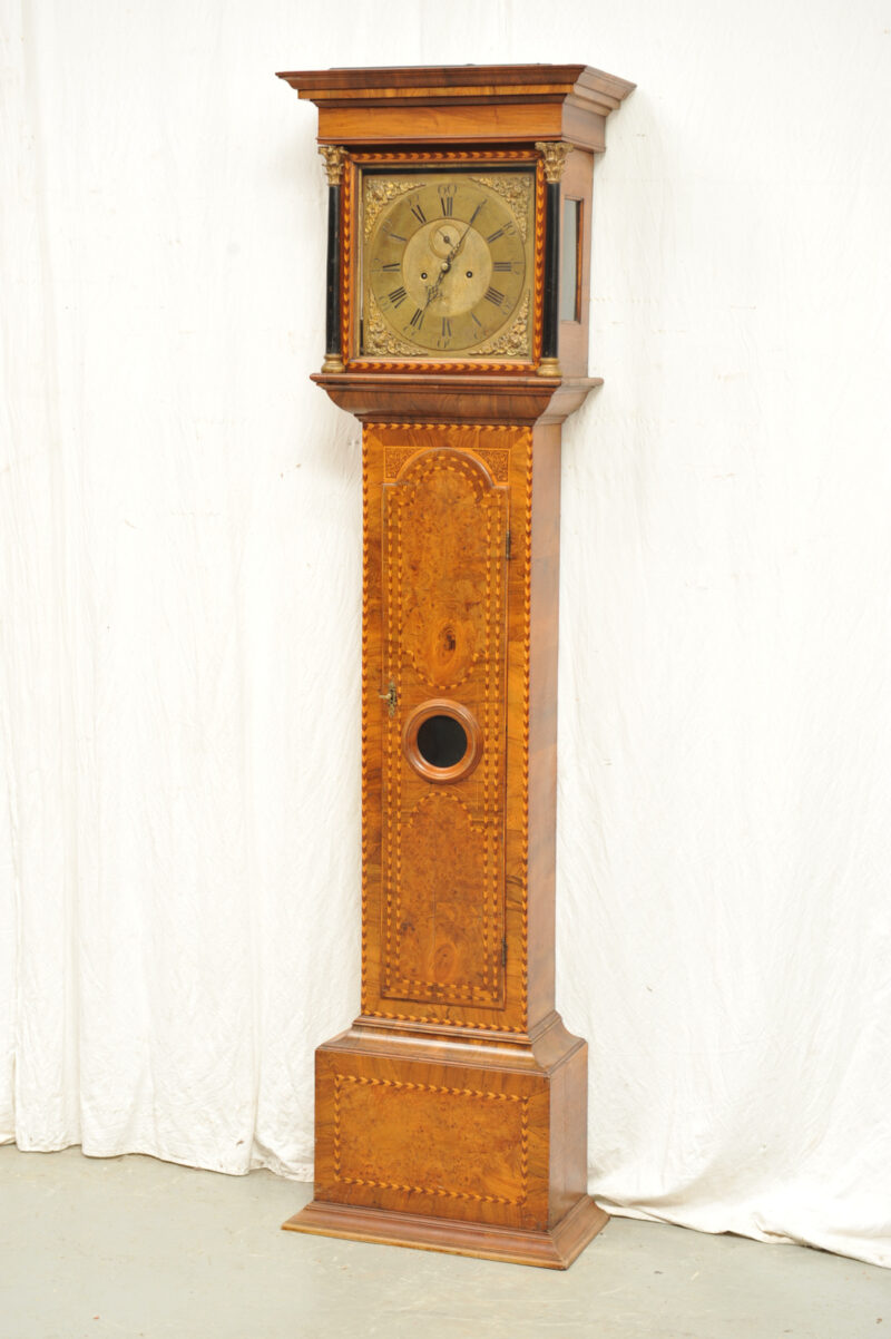 Bodenstanduhr mit reicher Marketerie