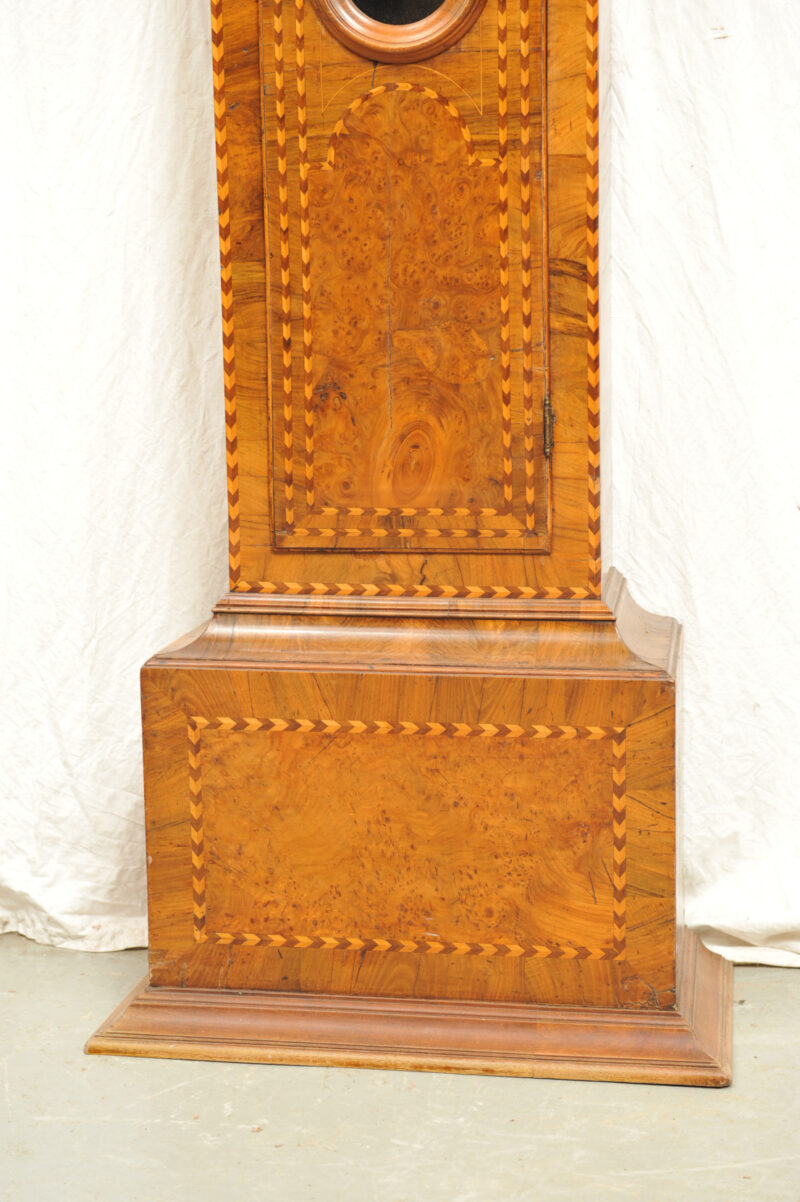 Detail Bodenstanduhr mit reicher Marketerie