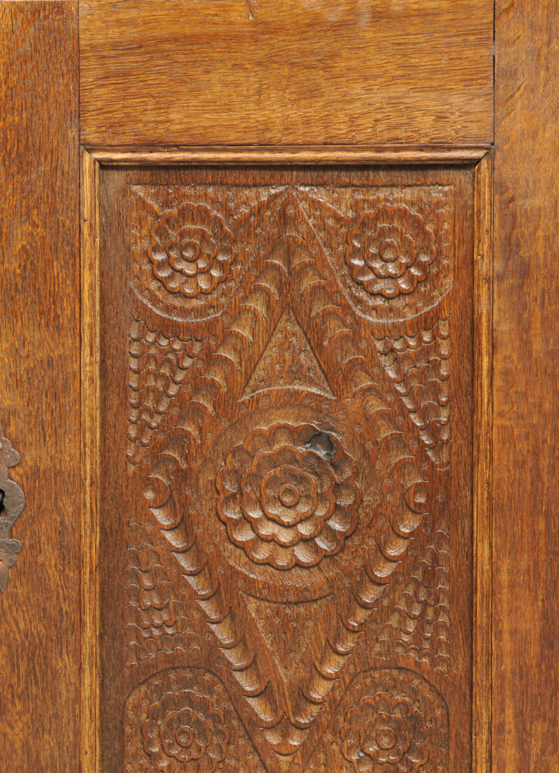 antiker_Brotschrank_Eiche_3610 (3) Detail antiker Vorratsschrank Osnabrücker Land