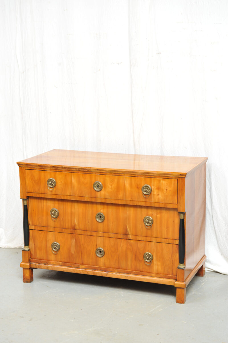 süddeutsche Biedermeier Kommode Kirschbaum furniert