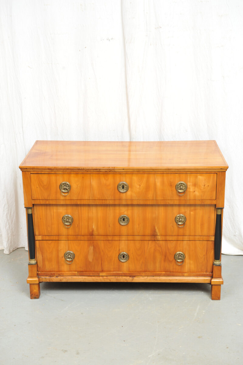 süddeutsche Biedermeier Kommode Kirschbaum furniert