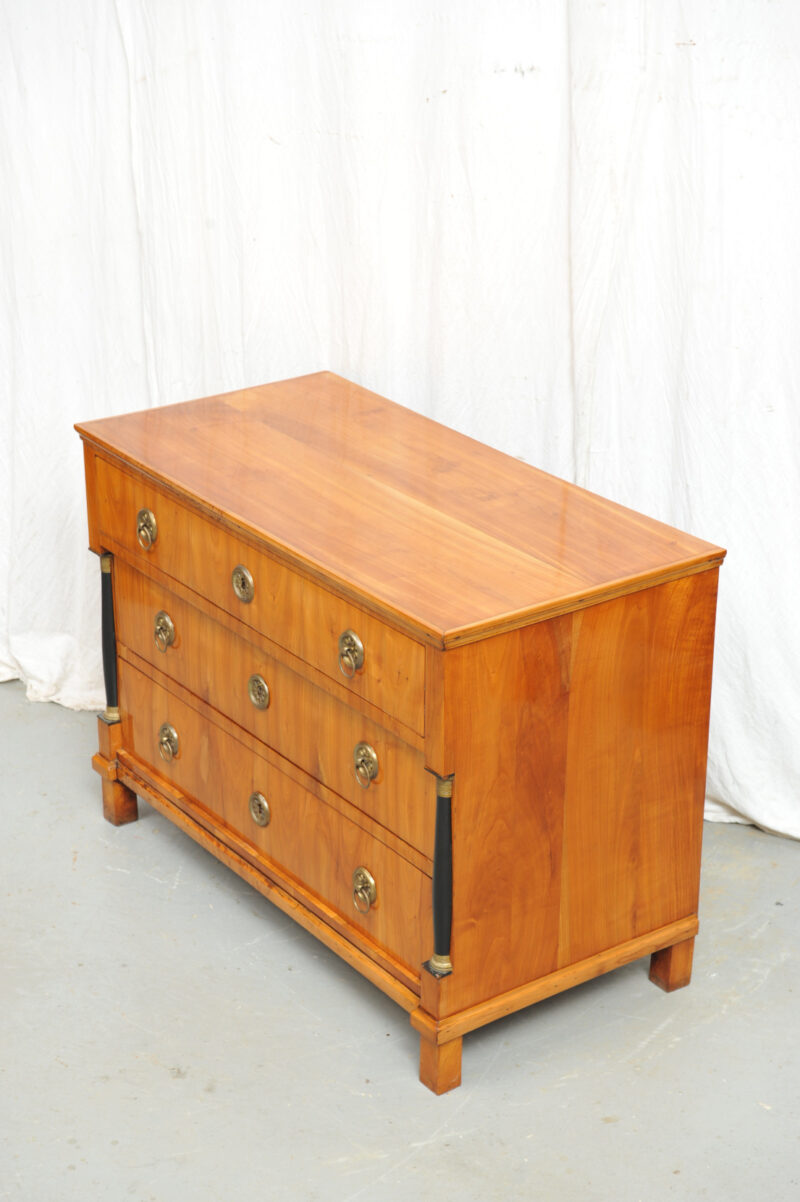 süddeutsche Biedermeier Kommode Kirschbaum furniert