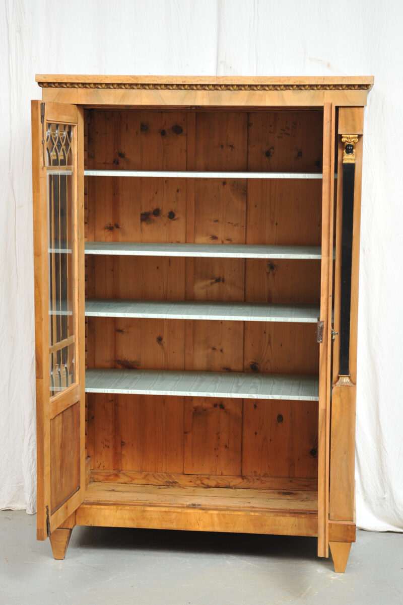 Innen Herrschaftlicher Bibliotheksschrank Wiener Biedermeier